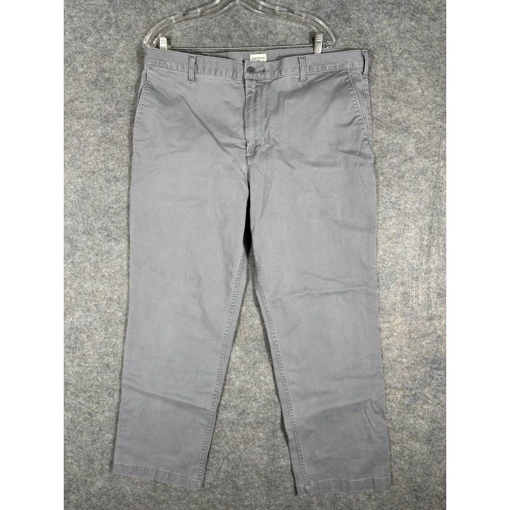 Dockers Mens chino gray pants Classic Fit 40x32 Flat Front Preppy